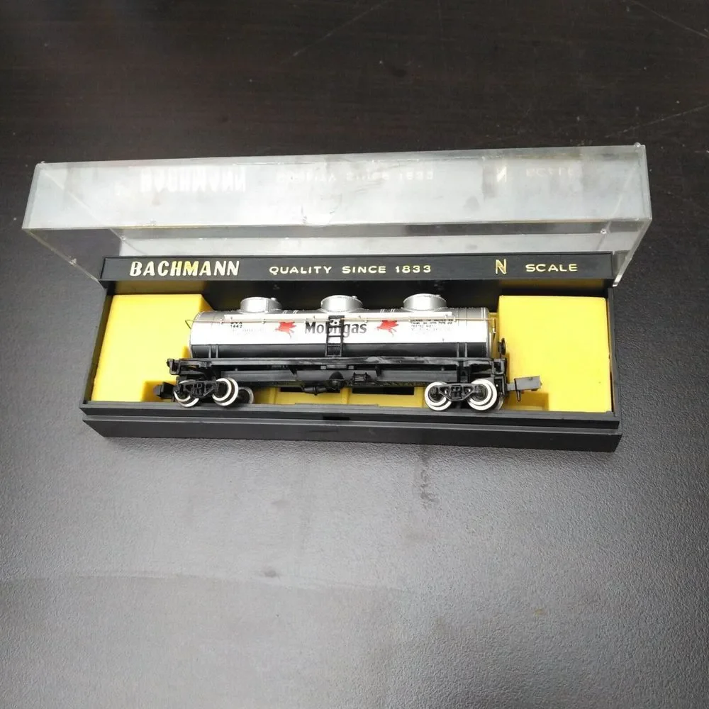 42' THREE DOME TANK CAR ,N SCALE, FOR MOBILE CO. BY BACHMANN NOS
